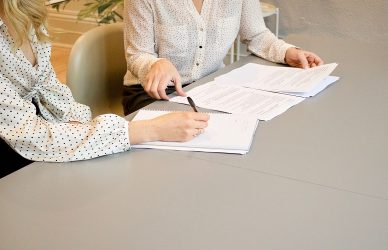How to write a professional resume:Tips for 2022